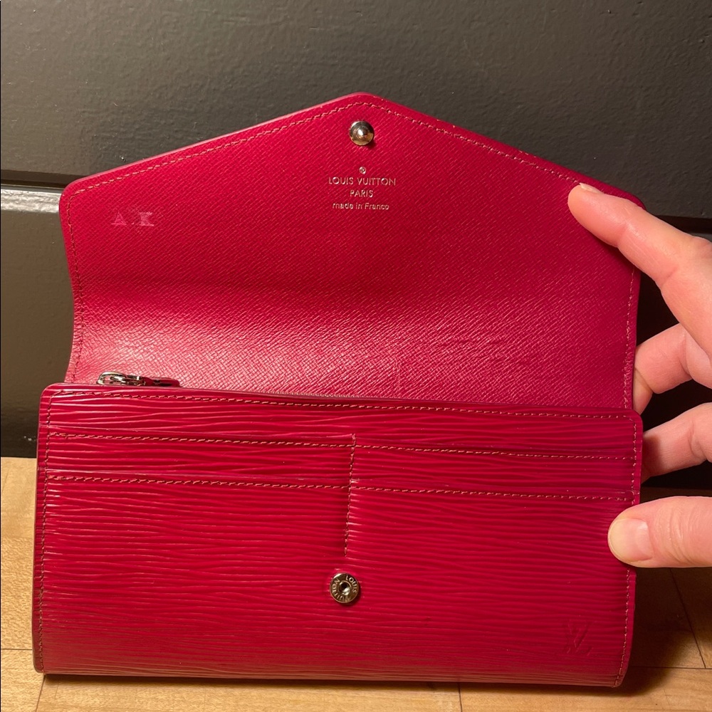 Louis Vuitton Fucshia Sarah Epi Wallet! - Picture 3 of 6